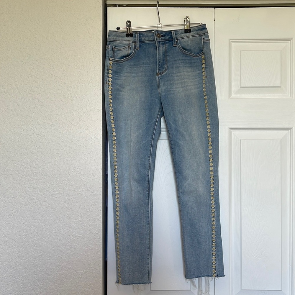 LIKE NEW. Small floral embroidered skinny jeans.
